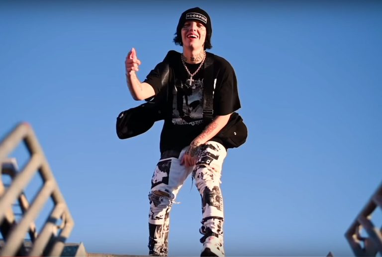 Перевод песни  Lil Xan — TREE SAP