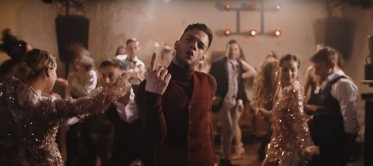 Перевод песни  Luca Hänni — She Got Me