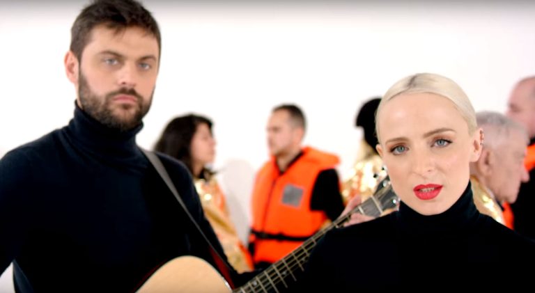 Перевод песни  Madame Monsieur — Mercy